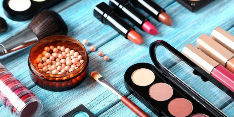 Her Gün Makyaj Yapıyorsanız Dikkat! Bu Hastalığa Yakalanabilirsiniz