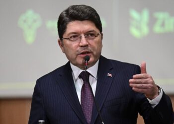 Hukuk fakültelerine ilk 100 bin başarı sıralaması şartı getirildi