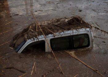 İspanya Felaketi Yaşıyor! 2 Kişi Sele Kapıldı