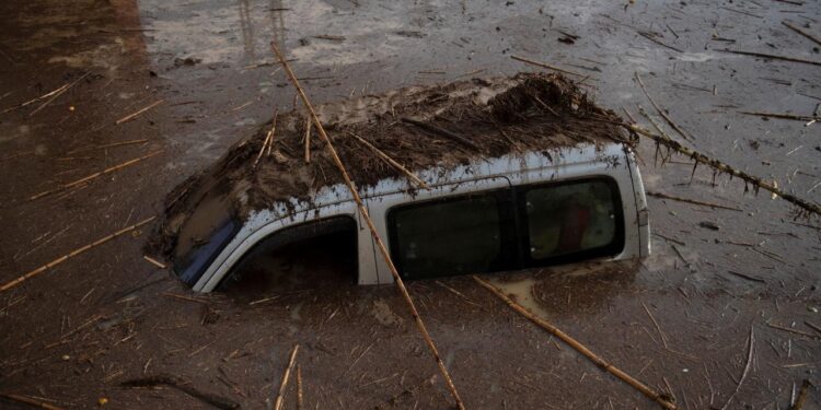 İspanya Felaketi Yaşıyor! 2 Kişi Sele Kapıldı