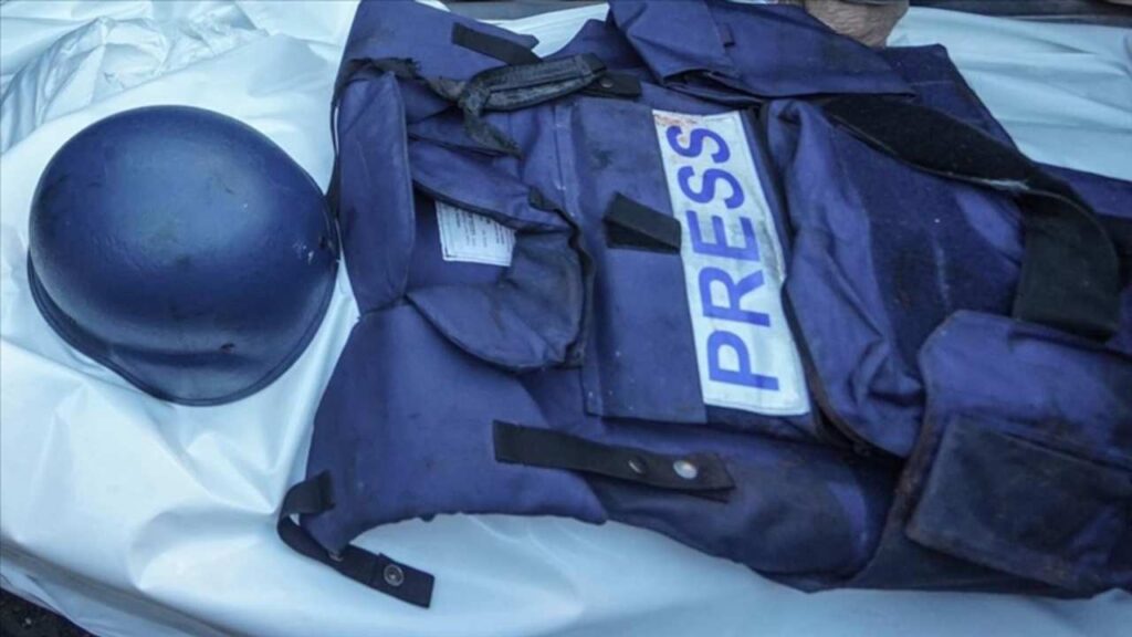 İsrail, Gazze’de Hamile Bir Gazeteciyi Tüm Ailesiyle Birlikte Katletti