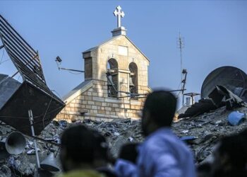 İsrail Gazze’de Katolik kilisesini vurdu
