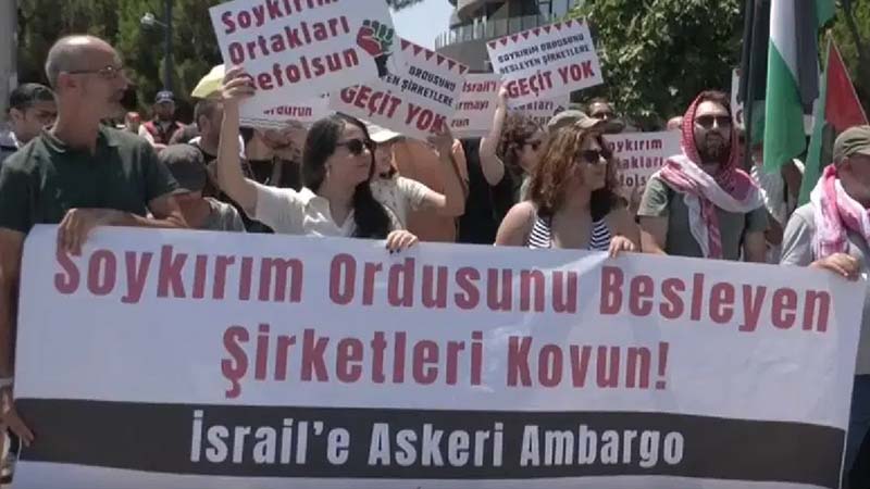 İsrail protestosu'nda ‘Cumhurbaşkanına hakaret’ suçlamasıyla gözaltına alınan 1 kişi tutuklandı, 1 kişiye ev hapsi verildi