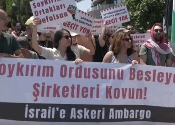 İsrail protestosu'nda ‘Cumhurbaşkanına hakaret’ suçlamasıyla gözaltına alınan 1 kişi tutuklandı, 1 kişiye ev hapsi verildi