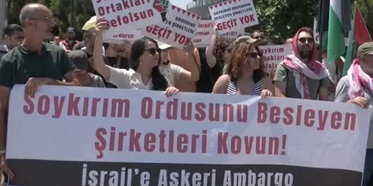 İsrail protestosu'nda ‘Cumhurbaşkanına hakaret’ suçlamasıyla gözaltına alınan 1 kişi tutuklandı, 1 kişiye ev hapsi verildi