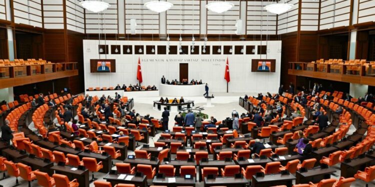 İsrail'in Suriye'ye saldırısını kınayan tezkere Meclis'te kabul edildi