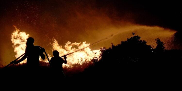 İzmir-Çeşme Otoyolu ulaşıma kapatıldı, 3 köy boşaltıldı!