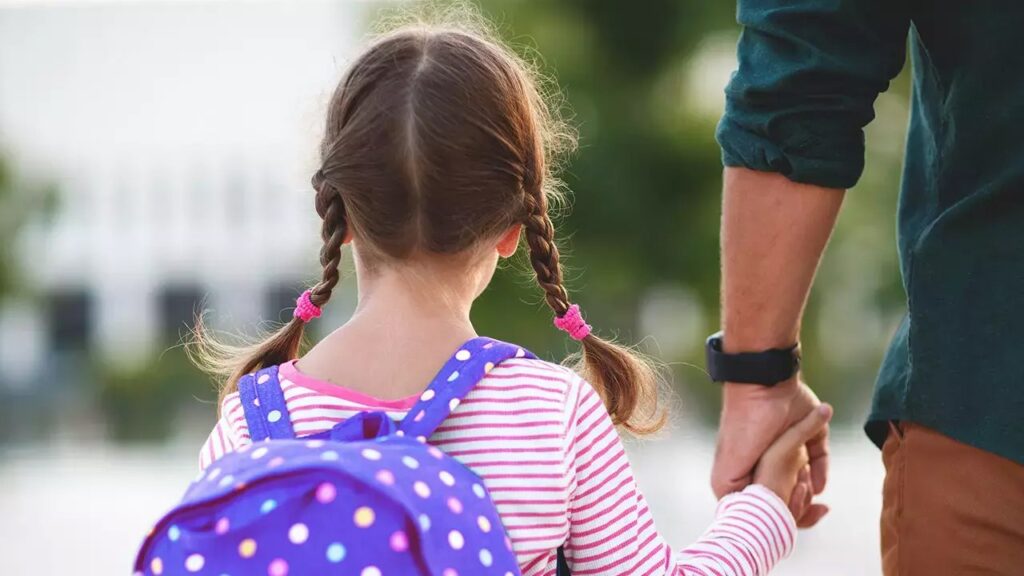 Kadınları Güçsüzleştirme Projesi Temelden Başlıyor: 720 Bin Kız Çocuğu İçin İlkokuldan Sonrası Yok
