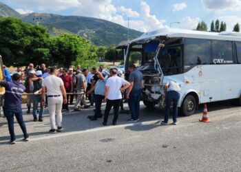 Kavşakta Feci Çarpışma: Çok Sayıda Yaralı Var!