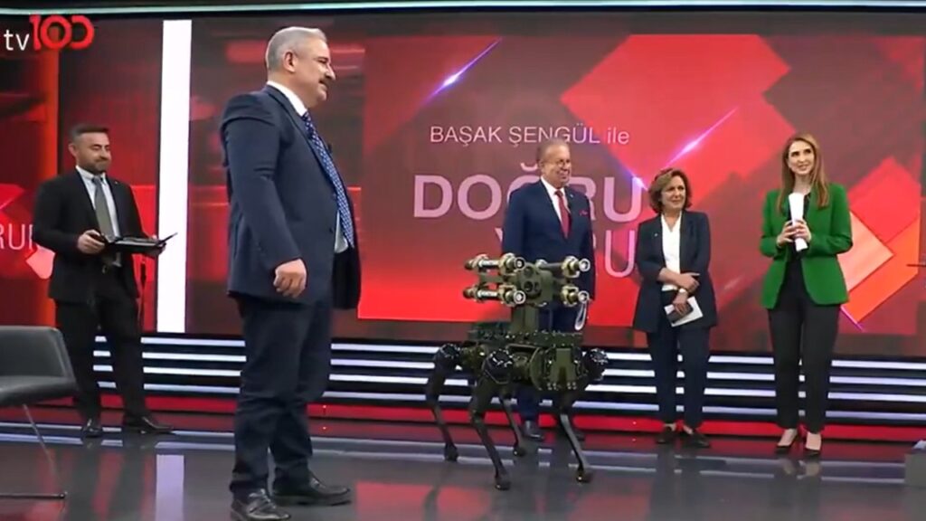 Keşif Yapıyor, Füze Atıyor, Hedefi Vuruyor! İşte Türkiye'nin İlk Silahlı Robot Köpeği