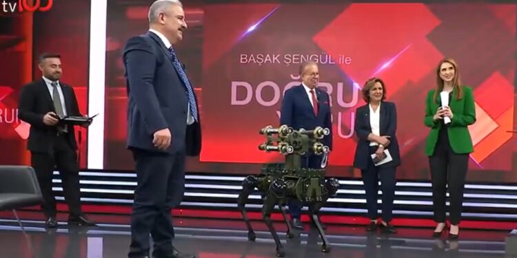Keşif Yapıyor, Füze Atıyor, Hedefi Vuruyor! İşte Türkiye'nin İlk Silahlı Robot Köpeği