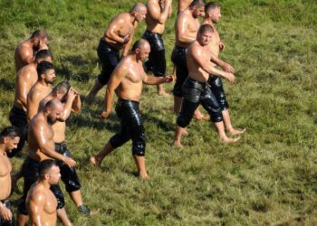 Kırkpınar'da Çeyrek Final Heyecanı Başlıyor: Favori Pehlivanlar Tur Atladı