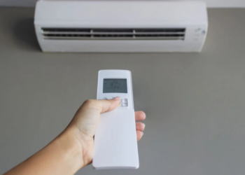 Klimayı Açmadan Önce Bu Tuşa Basın: Etkisini Katlıyor, Elektrik Faturasını Düşürüyor!