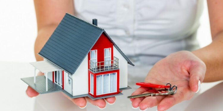 Konut fiyatları düşüşünü durdurdu, ancak faiz indirim sürecinde reel olarak bir artış yaşanmayabilir