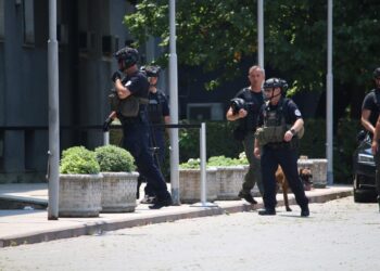 Kosova Meclisi'nde Bomba İhbarı! Tüm Bina Boşaltıldı