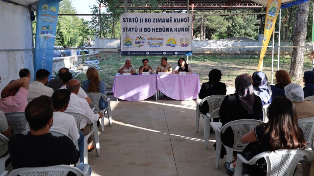 'Kürtçeye statü' paneli düzenlendi