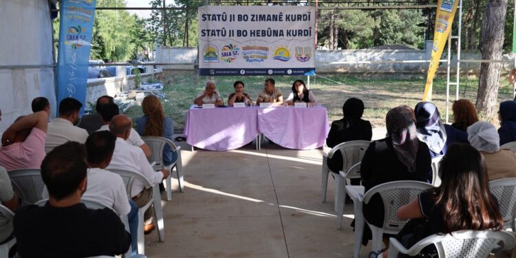 'Kürtçeye statü' paneli düzenlendi