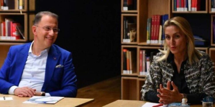 Lenf Kanseri Tehlikesi Bulunan Murat Çalık İçin Eşi Zehra Çalık'tan Çağrı