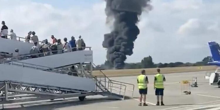 Londra'da Düşen Uçakta 4 Kişi Öldü