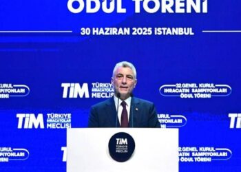 Mal ve hizmet ihracatında yıl sonu hedefi 390 milyar dolar