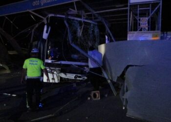 Malatya’da Yolcu Otobüsü Akaryakıt İstasyonuna Daldı: 8 Yaralı