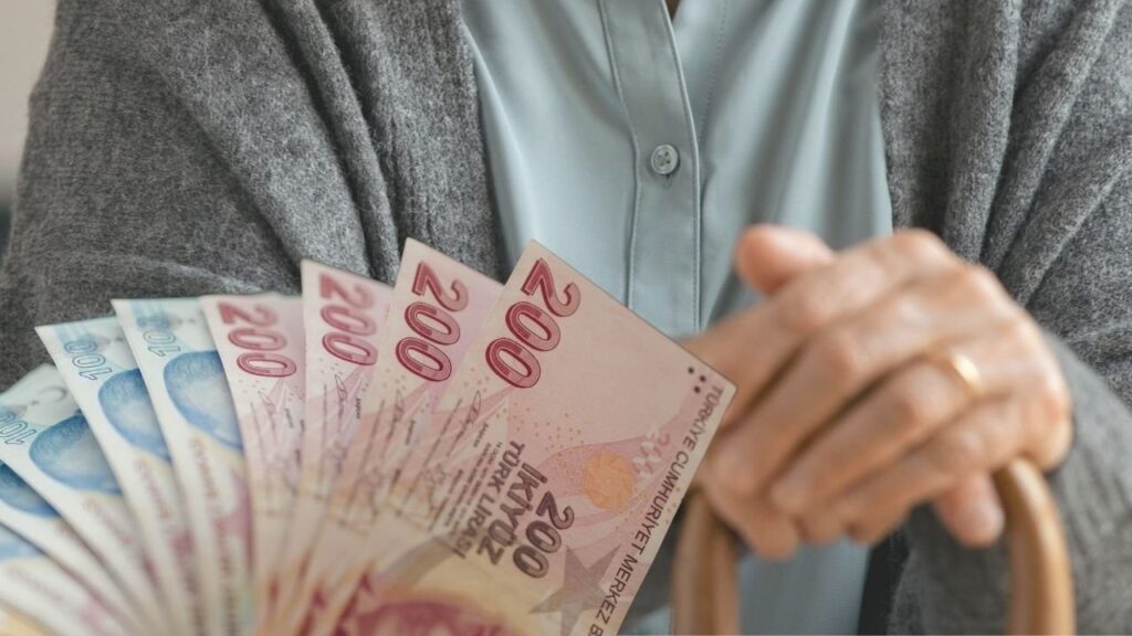 Meclis Komisyonu'ndan Geçti: En Düşük Emekli Maaşı 16 Bin 881 TL’ye Yükseldi