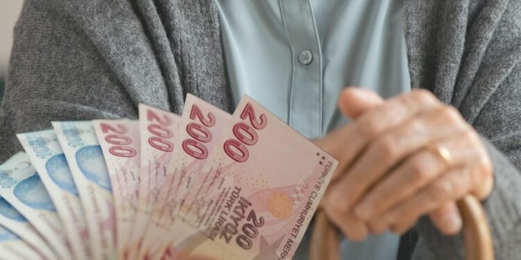 Meclis Komisyonu'ndan Geçti: En Düşük Emekli Maaşı 16 Bin 881 TL’ye Yükseldi