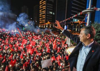 Mitinglere sahne kurmaktan bile vazgeçildi