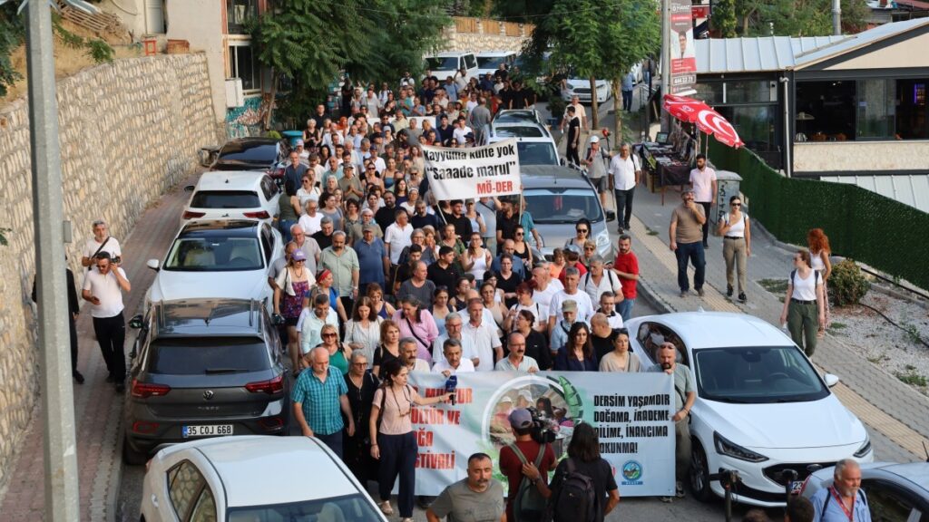 Munzur Festivali’nde panel ve yürüyüş