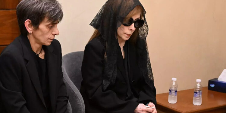 Oğlunu Toprağa Verdi... Feyruz Yılar Sonra İlk Kez Görüntülendi