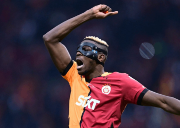 Osimhen Gece Yarısı Paylaştı, Taraftar Çıldırdı