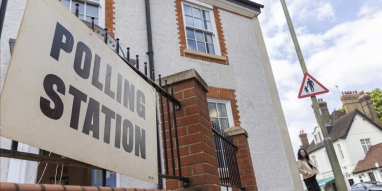 Oy Kullanma Yaşı 16'ya Düşürülecek