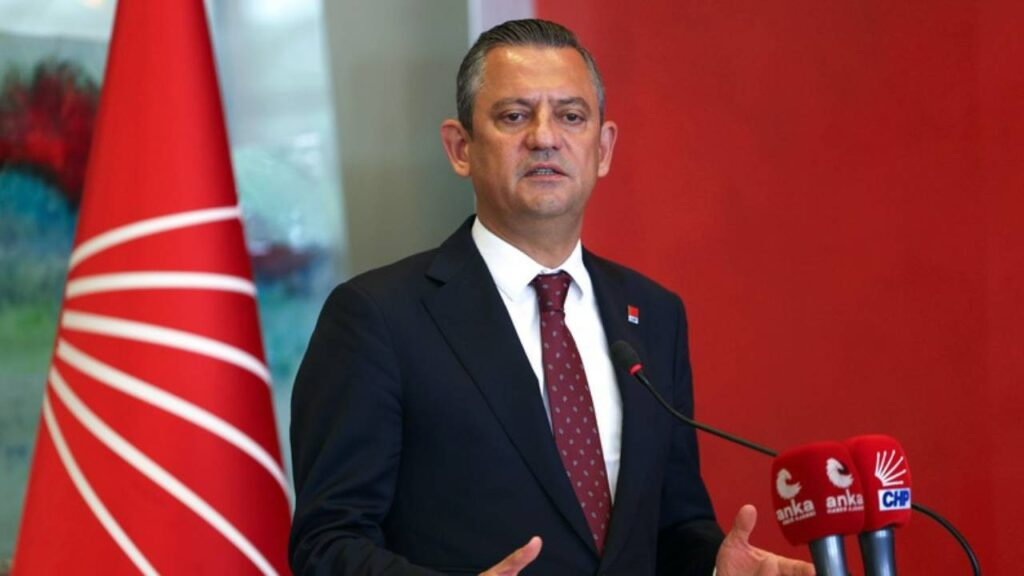 Özel'den AKP'lilere 'CHP'ye Üye Olun' Çağrısı: 'Demokrasiye İmrenen Tüm AKP'lileri Davet Ediyorum'