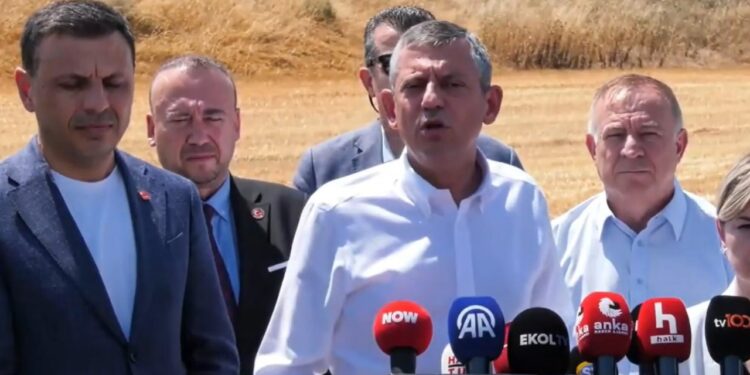 Özel'den 'Komisyon' Çıkışı