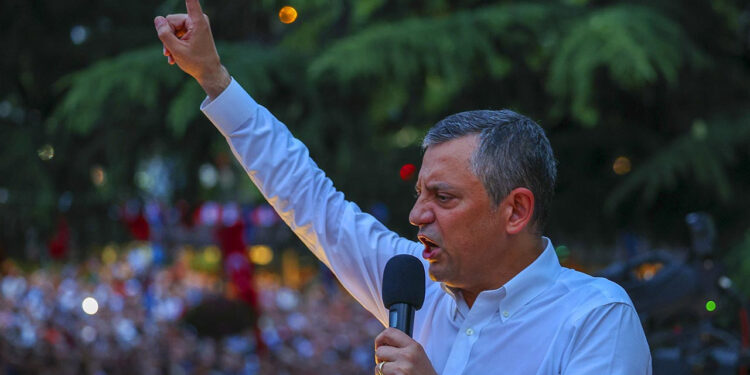 Özgür Özel’den Adaylık Açıklaması: 'İmamoğlu Aday Olmazsa...'