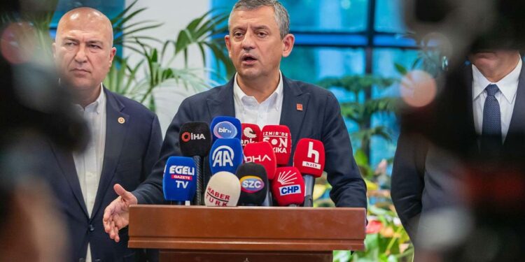 Özgür Özel'den 'Fezleke' Resti: 'Bir Ben Kaldım, Beni de Atın Hapse!'