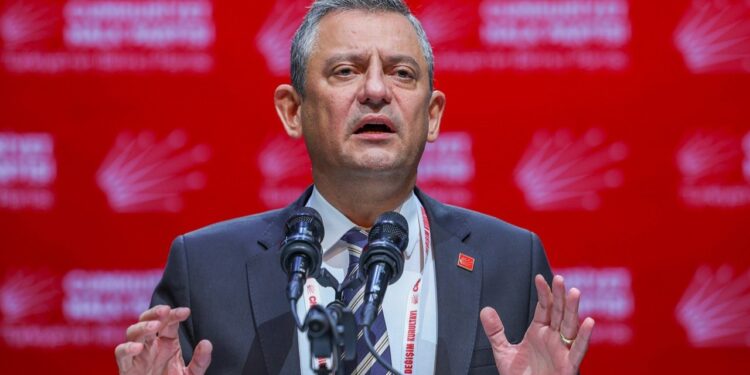 Özgür Özel'den 'İmamoğlu' Çıkışı: 'En Son Roket Atacaklar'