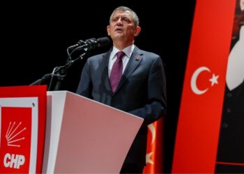 Özgür Özel'e Sahneden İner İnmez Soruşturma