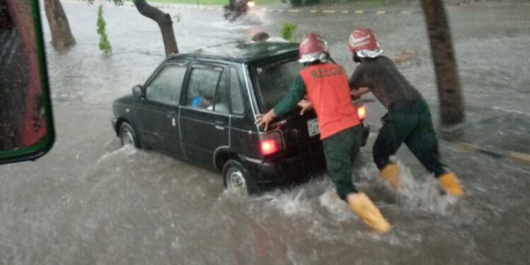 Pakistan'da Felaket Sonrası Acil Alarm! Can Kaybı 87'e Yükseldi