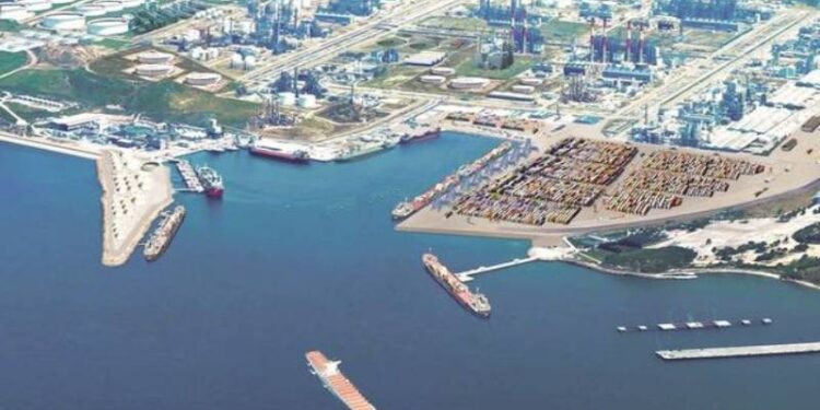 Petkim, Petlim hisselerini 160 milyon dolara SOCAR’a sattı