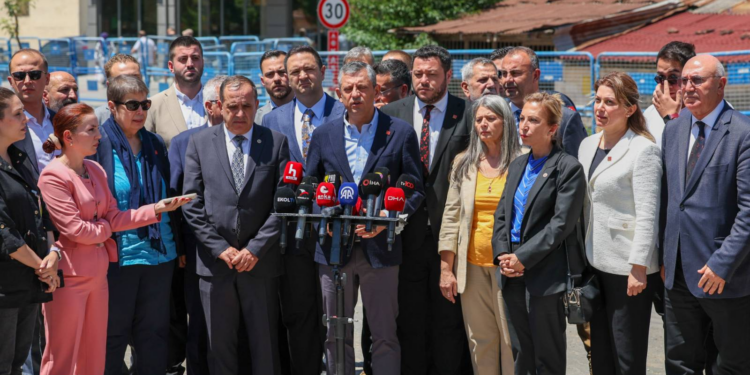 Sanık olması gerekenler hâkim karşısında değil, bunun tek sorumlusu var, Turizm Bakanı; O da izin vermiyor!