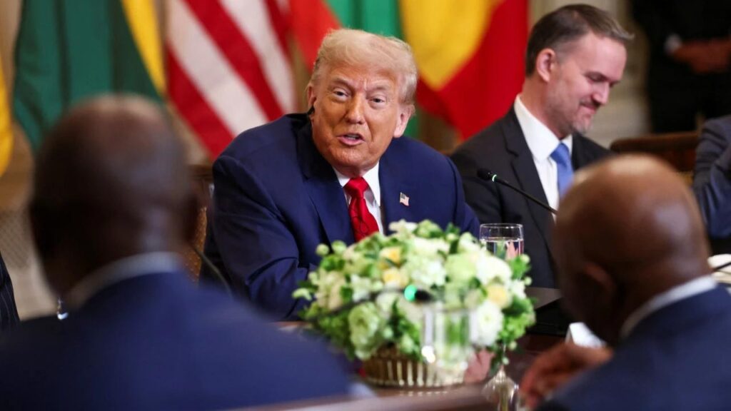 Sosyal Medya Trump'ın Yeni Gafını Konuşuyor: Liberya Başkanının İngilizcesini Övdü, Olanlar Oldu...