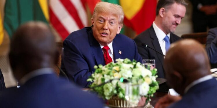 Sosyal Medya Trump'ın Yeni Gafını Konuşuyor: Liberya Başkanının İngilizcesini Övdü, Olanlar Oldu...