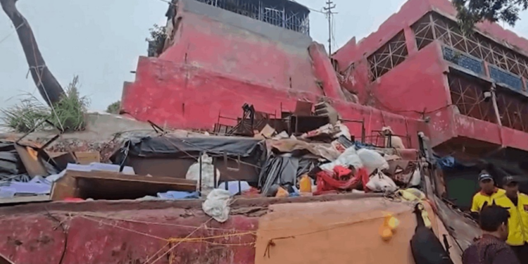 Tapınakta İzdiham! 6 Kişi Öldü, Çok Sayıda Yaralı Var