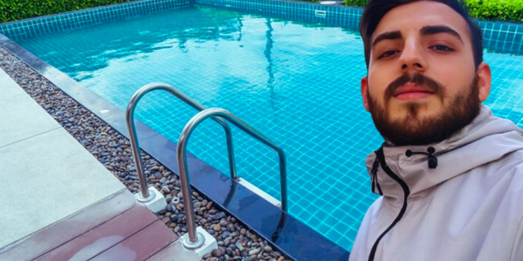 Tatil Kabusa Döndü: Havuza Atlayan Genç Futbolcunun Boynu Kırıldı