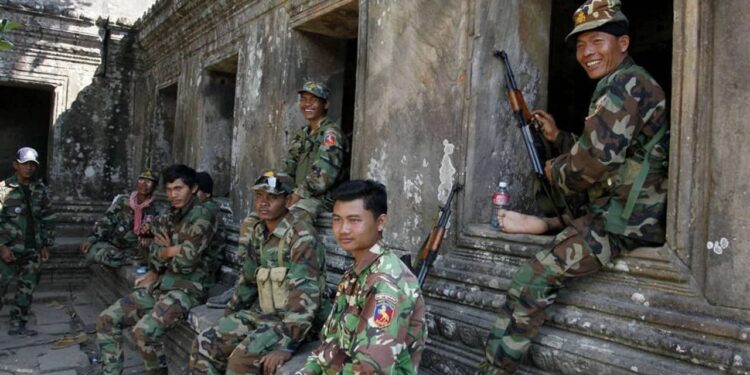 Tayland ile Kamboçya arasında çatışma çıktı