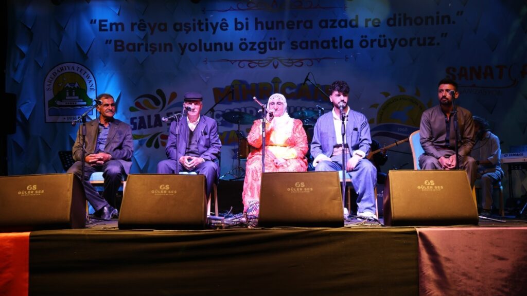 Tetwan'da dengbêjler sahne aldı