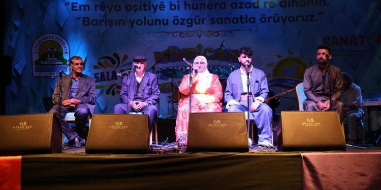 Tetwan'da dengbêjler sahne aldı