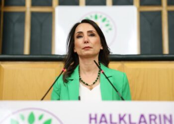 Tülay Hatimoğulları: Barış umudunu gölgeleyen siyasi operasyonlar bitmeli