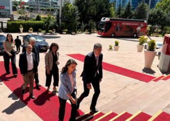 Tülay Hatimoğulları’ndan CHP’ye ziyaret